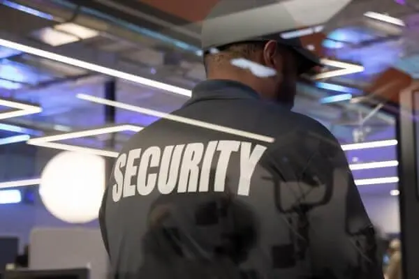 Guardia de seguridad en servicio